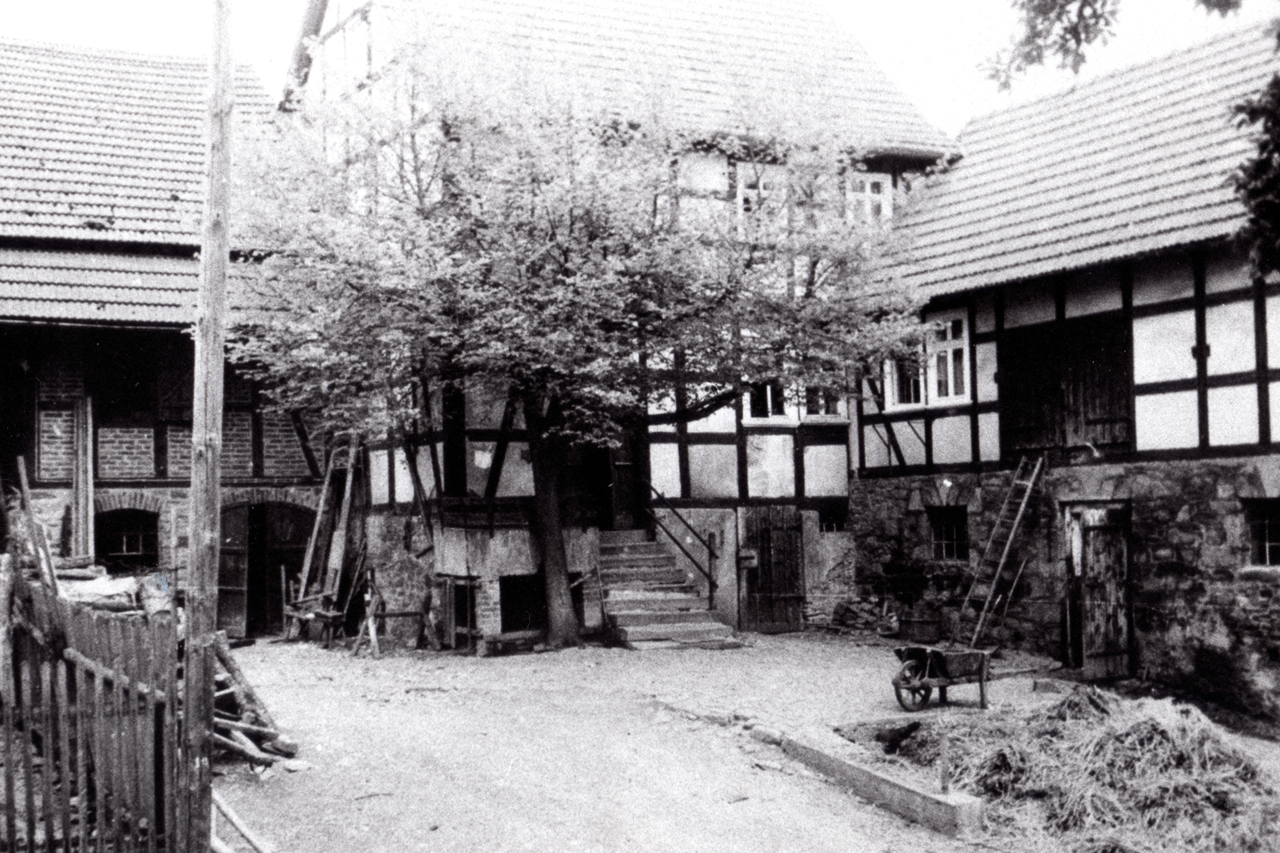 Blick auf Hacksteins (Gerdmanns) altem Haus um 1965, abgebrochen 1972. (© Karl-Hermann Völker)