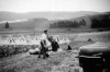 Vesper bei der Heuernte der Familie Grebe bei Schreufabach - Seite, 1960er. (© Stadt Frankenberg Eder)