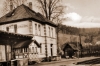 Blick auf den Bahnhof, das Latrinenhaus steht noch, Anfang der 50er. (© Karl-Hermann Völker)