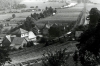 Personenzug in Fahrtrichtung Ederbringhausen, Oberhalb der Mühle um 1958.